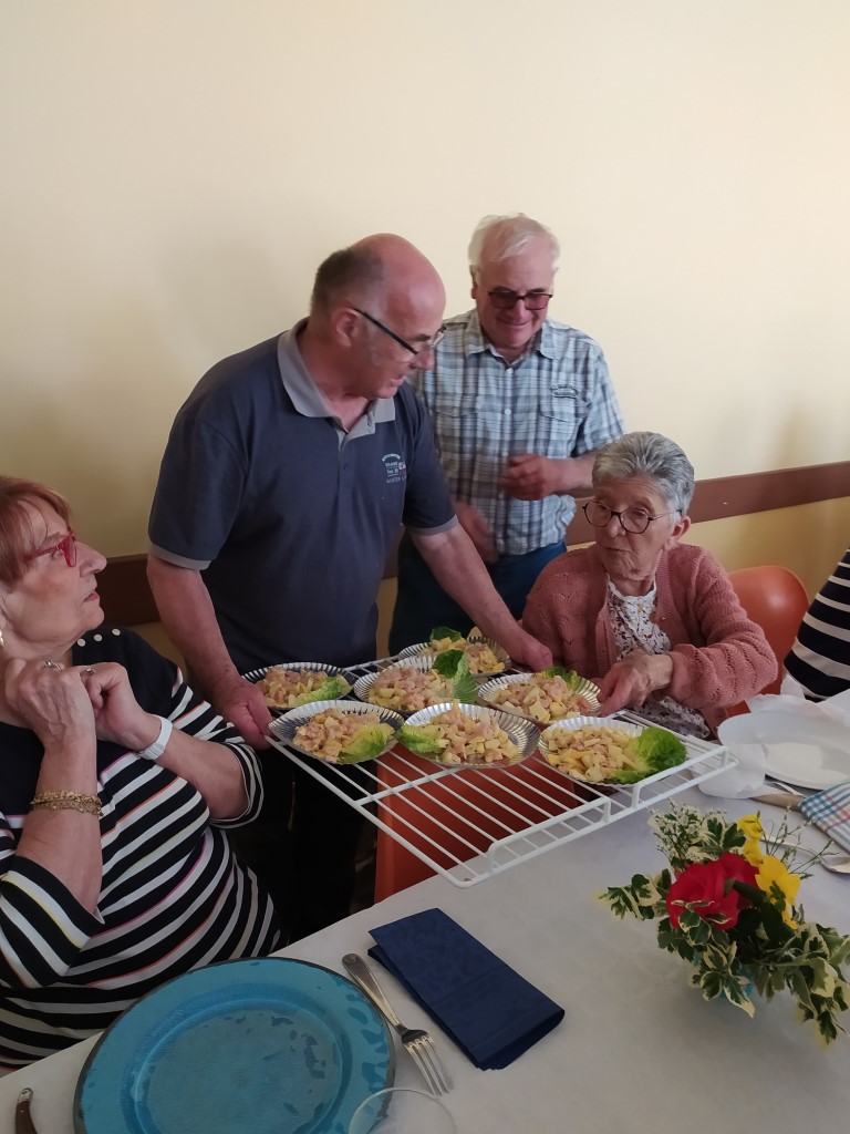 You are currently viewing Repas des hommes à Cours de Monségur